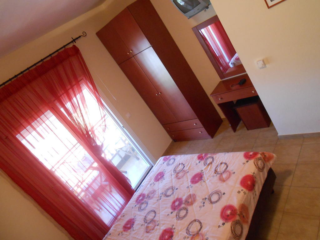 La Luna Studios Neos Marmaras Room photo
